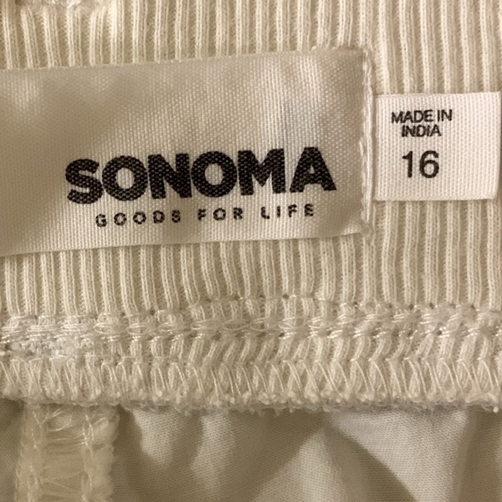 Sonoma White Bermuda Mid-Rise Cargo Shorts Ultra Comfort Waist Size 16 New - Picture 3 of 10